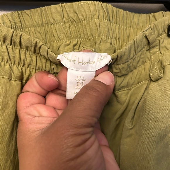 House of Harlow 1960 pants - light olive green wide leg cargo windbreaker - Picture 3 of 9